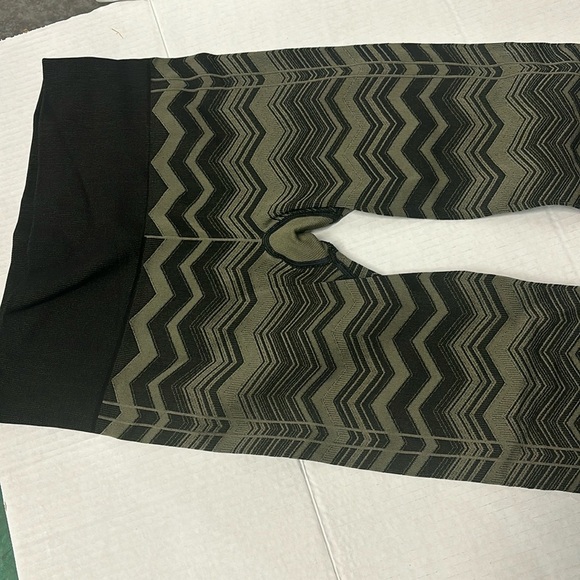 Ladies Lululemon Leggings - Picture 2 of 7